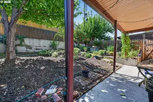 412 E 4th St, The Dalles, OR 97058 - Photo 23