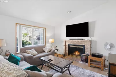 13052 SE Cora St, Portland, OR 97236 - Photo 5