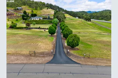 227 Darley Dr, Roseburg, OR 97471 - Photo 5