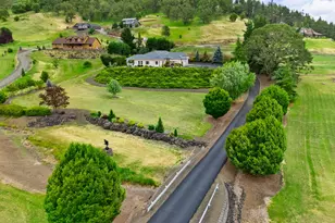 227 Darley Dr, Roseburg, OR 97471 - Photo 3