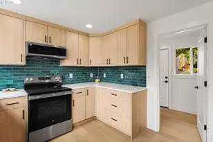 8328 SW 9th Ave, Portland, OR 97219 - Photo 9