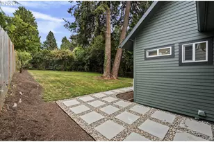 8328 SW 9th Ave, Portland, OR 97219 - Photo 37