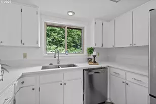 4547 NW Tumalo Ct, Portland, OR 97229 - Photo 9