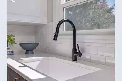5806 NE 32nd Pl, Portland, OR 97211 - Photo 11