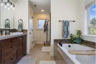 1201 SW Ophelia St, Portland, OR 97219 - Photo 27