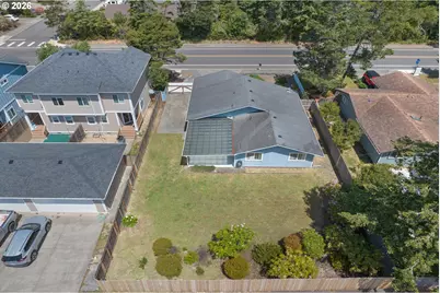 1142 9th St, Florence, OR 97439 - Photo 37