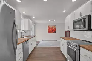 1142 9th St, Florence, OR 97439 - Photo 11