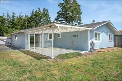 1142 9th St, Florence, OR 97439 - Photo 35