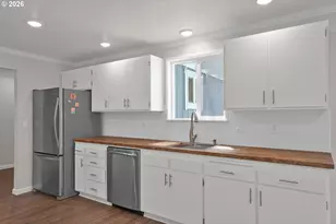 1142 9th St, Florence, OR 97439 - Photo 13