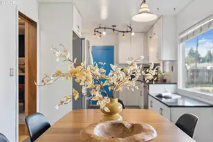 12504 SE Madison St, Portland, OR 97233 - Photo 11