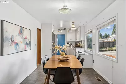 12504 SE Madison St, Portland, OR 97233 - Photo 9