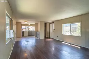 1050 W Central Ave, Sutherlin, OR 97479 - Photo 3