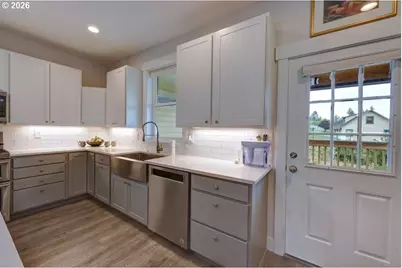 92648 Waldbom Rd, Astoria, OR 97103 - Photo 11