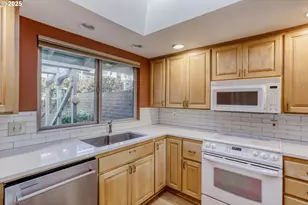 12060 SW Par 4 Dr, King City, OR 97224 - Photo 11