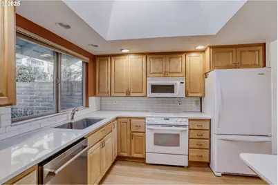 12060 SW Par 4 Dr, King City, OR 97224 - Photo 9