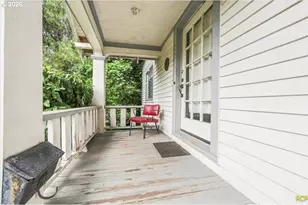 2113 N Sumner St, Portland, OR 97217 - Photo 3
