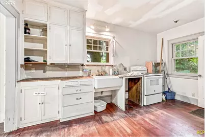 2113 N Sumner St, Portland, OR 97217 - Photo 13