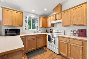 1050 Yew St, Junction City, OR 97448 - Photo 11