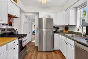 16523 SE Clinton St, Portland, OR 97236 - Photo 11