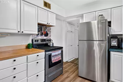 16523 SE Clinton St, Portland, OR 97236 - Photo 13