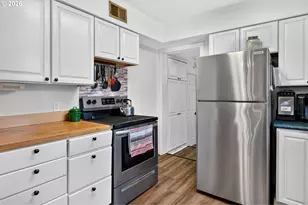 16523 SE Clinton St, Portland, OR 97236 - Photo 13