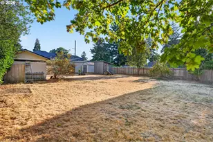 16523 SE Clinton St, Portland, OR 97236 - Photo 35