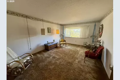 159 NE Lombardy Dr, Roseburg, OR 97470 - Photo 13