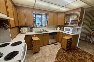 159 NE Lombardy Dr, Roseburg, OR 97470 - Photo 9