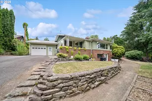 8195 SW Canyon Ln, Portland, OR 97210 - Photo 3