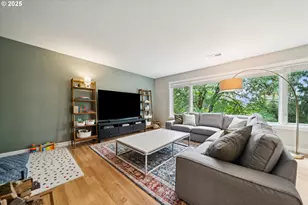 8195 SW Canyon Ln, Portland, OR 97210 - Photo 7