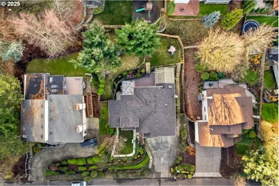 9818 SE Clatsop St, Portland, OR 97266 - Photo 37