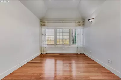 9818 SE Clatsop St, Portland, OR 97266 - Photo 19