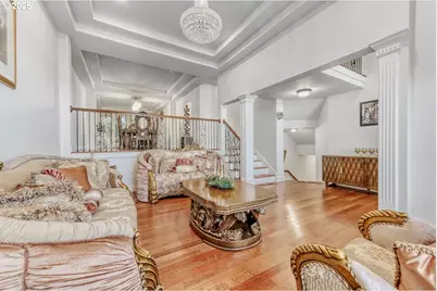 9818 SE Clatsop St, Portland, OR 97266 - Photo 7