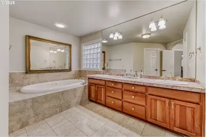 9818 SE Clatsop St, Portland, OR 97266 - Photo 17