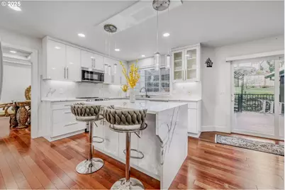 9818 SE Clatsop St, Portland, OR 97266 - Photo 9