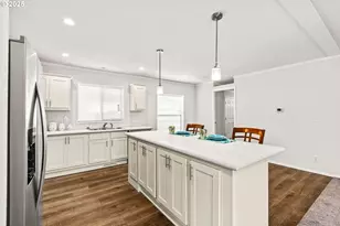 1025 S 6th St, Harrisburg, OR 97446 - Photo 11