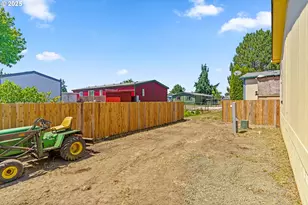 1025 S 6th St, Harrisburg, OR 97446 - Photo 23