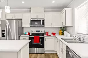 1025 S 6th St, Harrisburg, OR 97446 - Photo 9