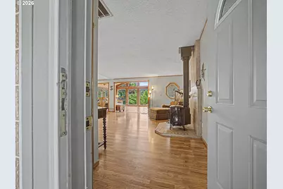 1618 SW 3rd Dr, Gresham, OR 97080 - Photo 3