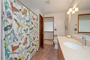 1642 E 43rd Ave, Eugene, OR 97405 - Photo 35