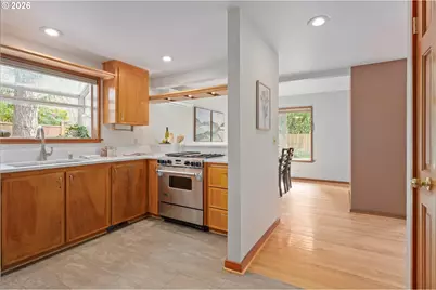 1642 E 43rd Ave, Eugene, OR 97405 - Photo 5