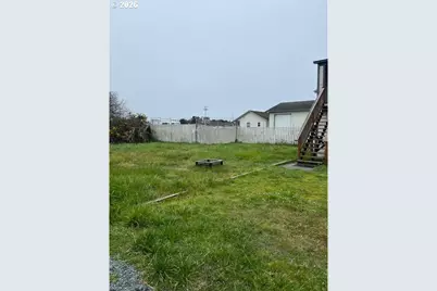 195 17th St SE, Bandon, OR 97411 - Photo 3