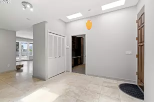 2330 SW Cactus Dr, Portland, OR 97205 - Photo 5