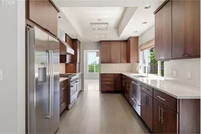 2330 SW Cactus Dr, Portland, OR 97205 - Photo 11