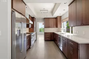 2330 SW Cactus Dr, Portland, OR 97205 - Photo 11