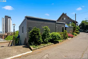 2330 SW Cactus Dr, Portland, OR 97205 - Photo 3