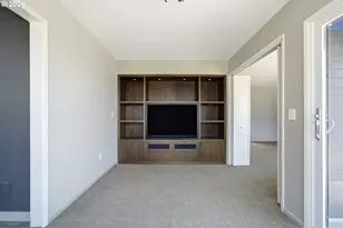 2330 SW Cactus Dr, Portland, OR 97205 - Photo 27