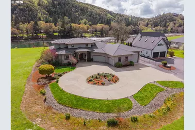 130 Stengar Ln, Roseburg, OR 97471 - Photo 1