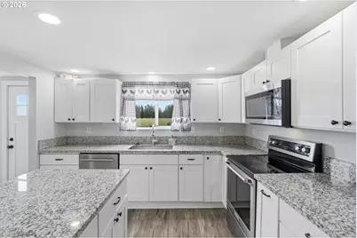 17673 S Hattan Rd, Oregon City, OR 97045 - Photo 3