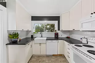 1071 SW Church St, Dallas, OR 97338 - Photo 9